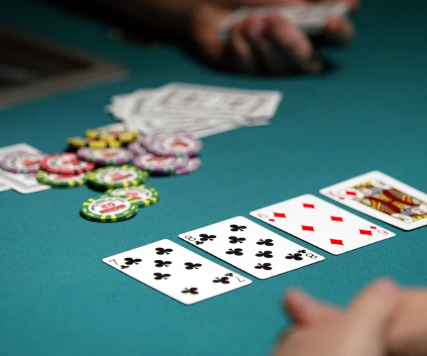 Strategi 7 Card Stud Poker Dropping Down to Raise