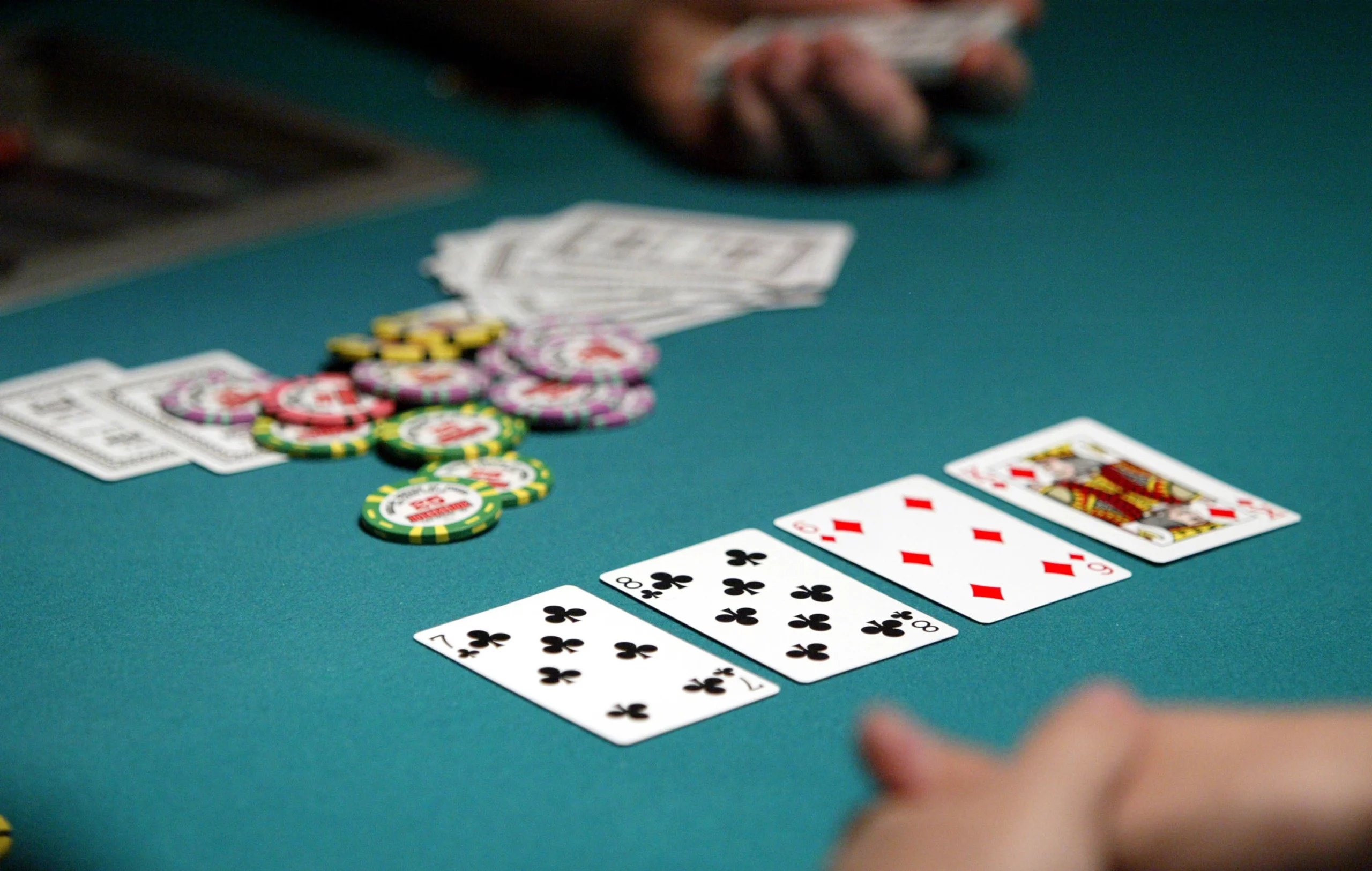 Strategi 7 Card Stud Poker Dropping Down to Raise